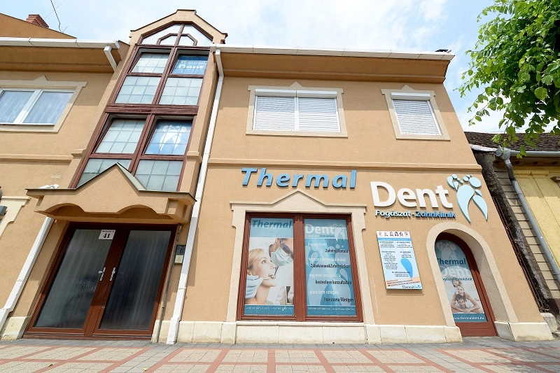 Mehrjährige Erfahrung, Hochqualifizierte Zahnärzte, kostenlose Erstberatung in Sárvár, 5 Jahre Garantie auf implantologischen Leistungen